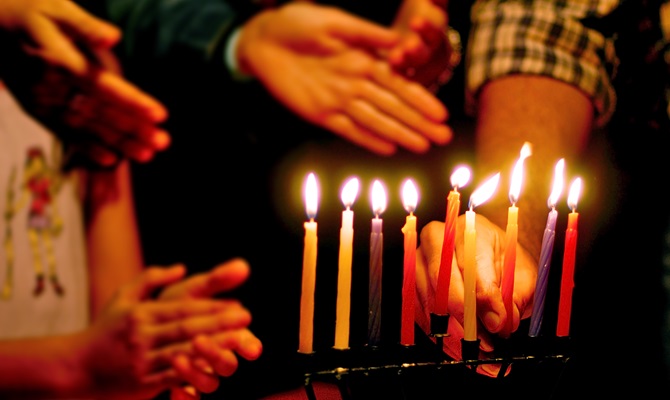 חוגגים חנוכה בירושלים